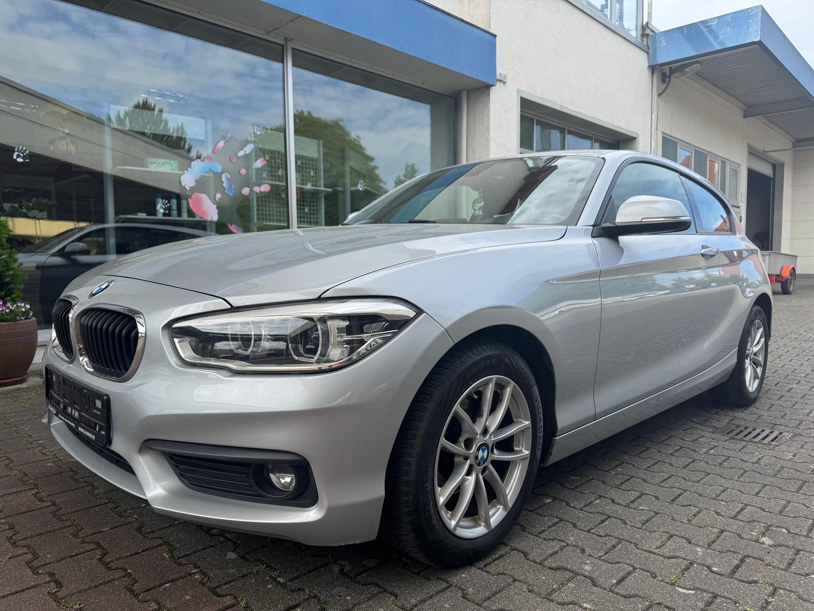 BMW 118i ADVANTGARDE LED SCHEINWERFER SHZ PDC NAVI