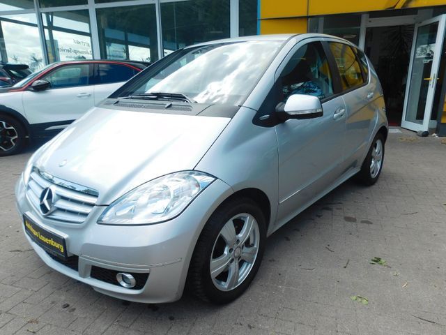 Mercedes-Benz A 180+AUTOMATIK+SHZ+NAVI+AHK