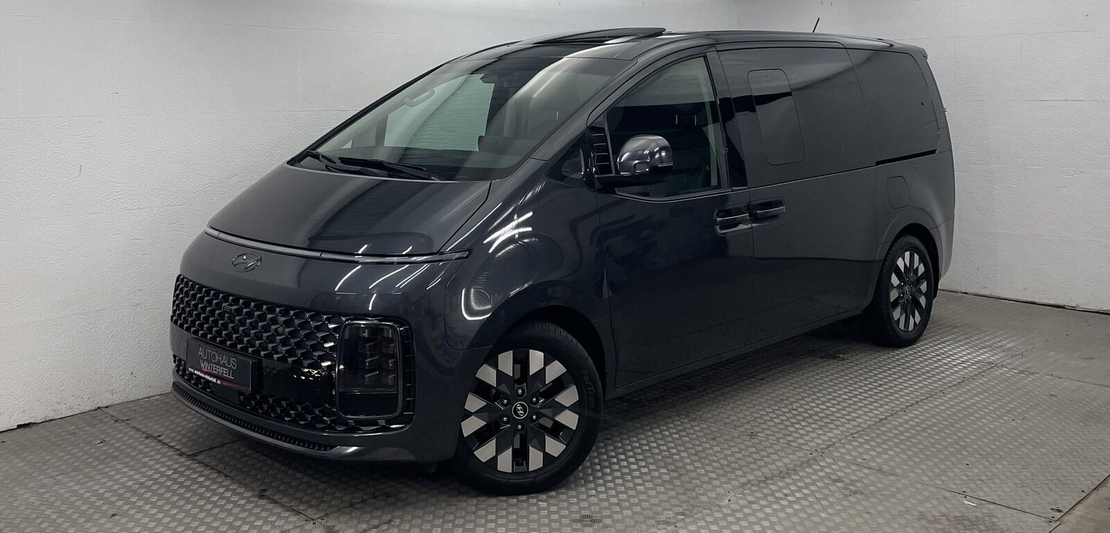 HYUNDAI STARIA 2.2 CRDi SIGNATURE AWD 7SITZ+PANO+ACC+