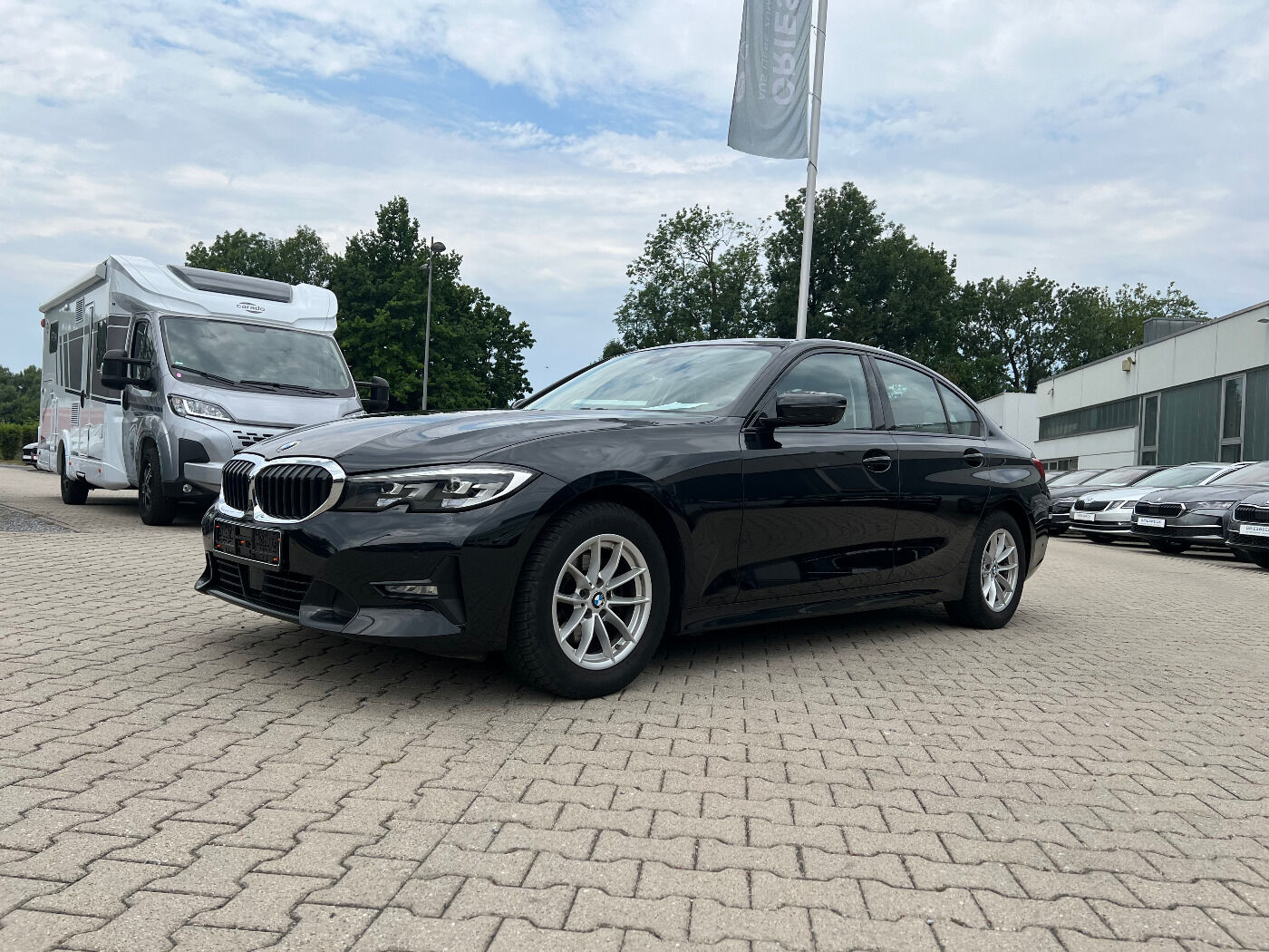 BMW 320d Sport Line *LED Navi Kamera Sitzh. Park*