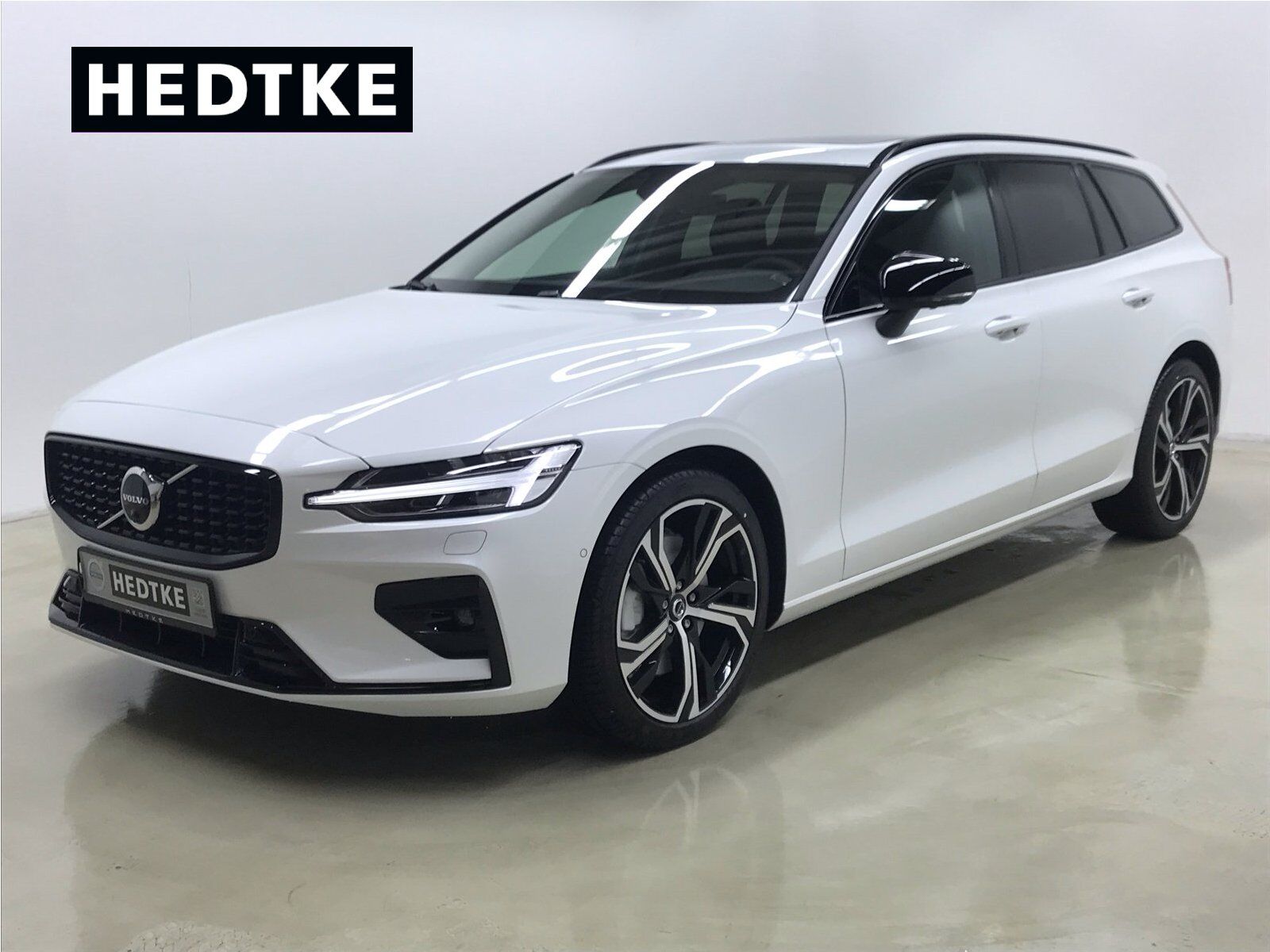 VOLVO V60 B4 Diesel Plus Dark 19"+AHK+PANO+STANDHZ+360