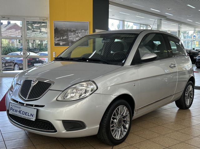 Lancia Ypsilon 1.2 8V Oro