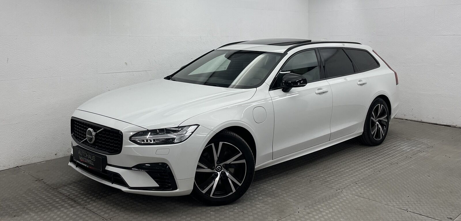 VOLVO V90 T8 RECHARGE AWD R DESIGN PANO+AHK+STANDHEIZ+