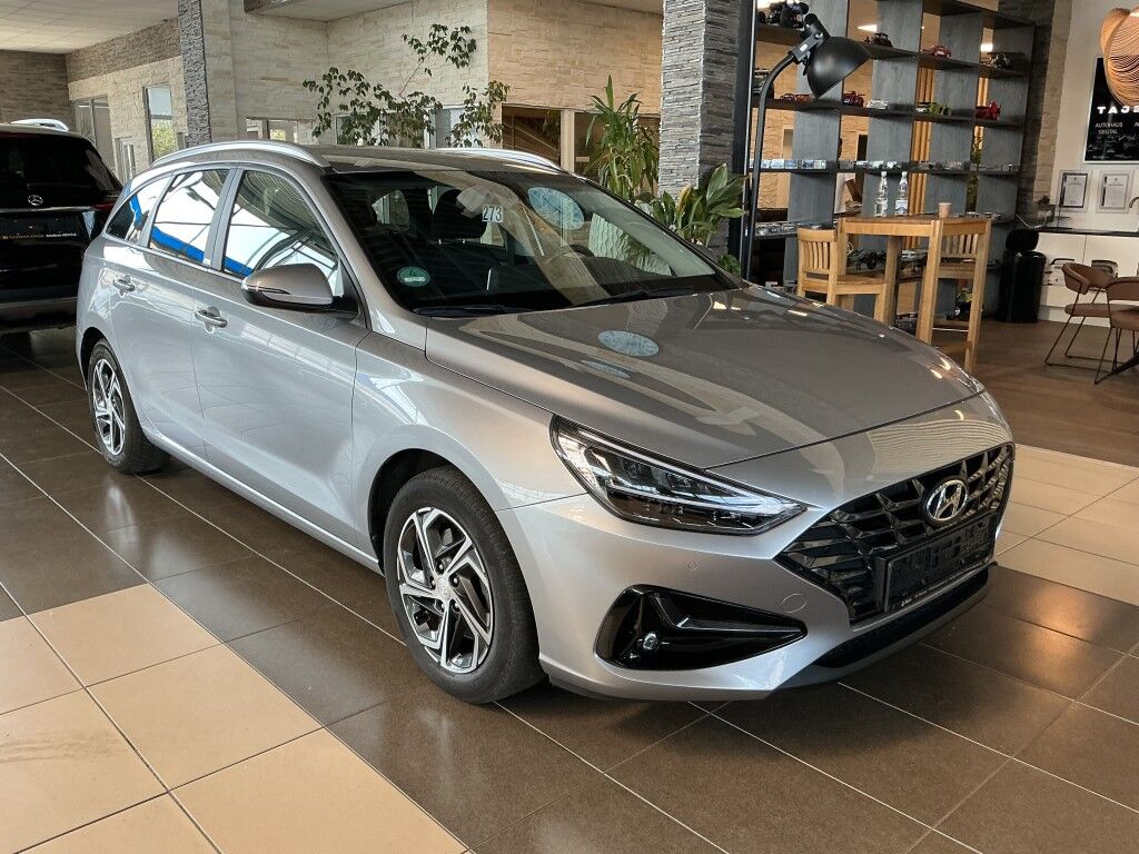 Hyundai i30 Trend LED Navi R.Cam SHZ PDC DAB+ Spurassist