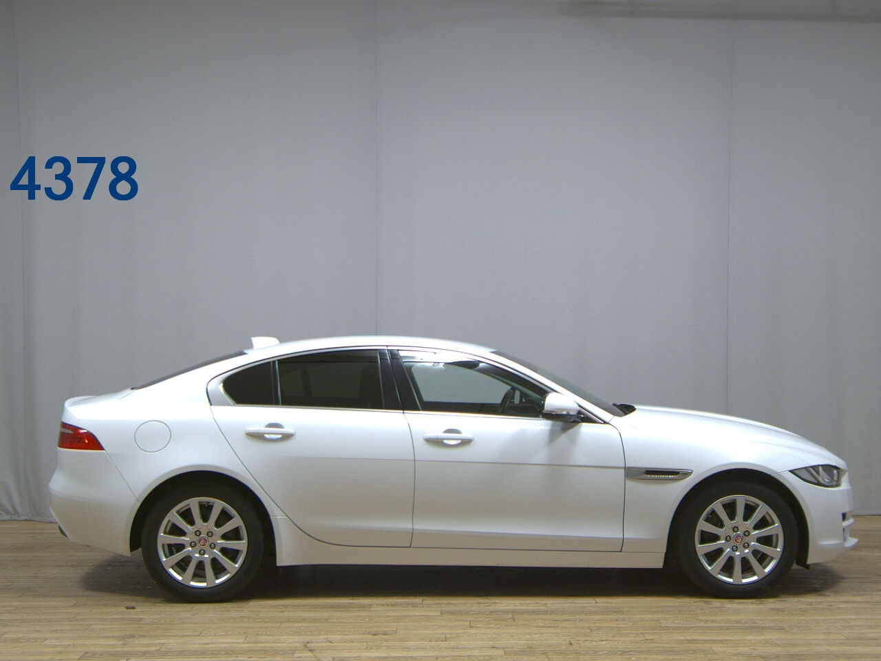 Jaguar XE 20d AHK Navi Xenon Sound