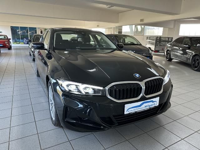 BMW 320 i Limousine Standheizung LED el Sitze Standh