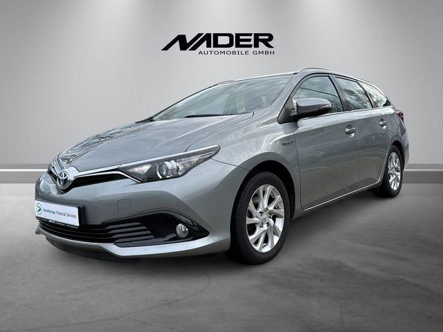 Second hand Toyota Auris 1.8 Hybrid