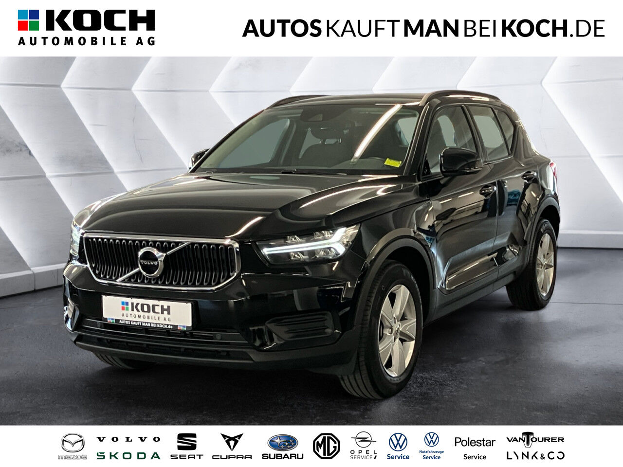 VOLVO XC40 T2 Momentum Core LED PDC DAB City Safety