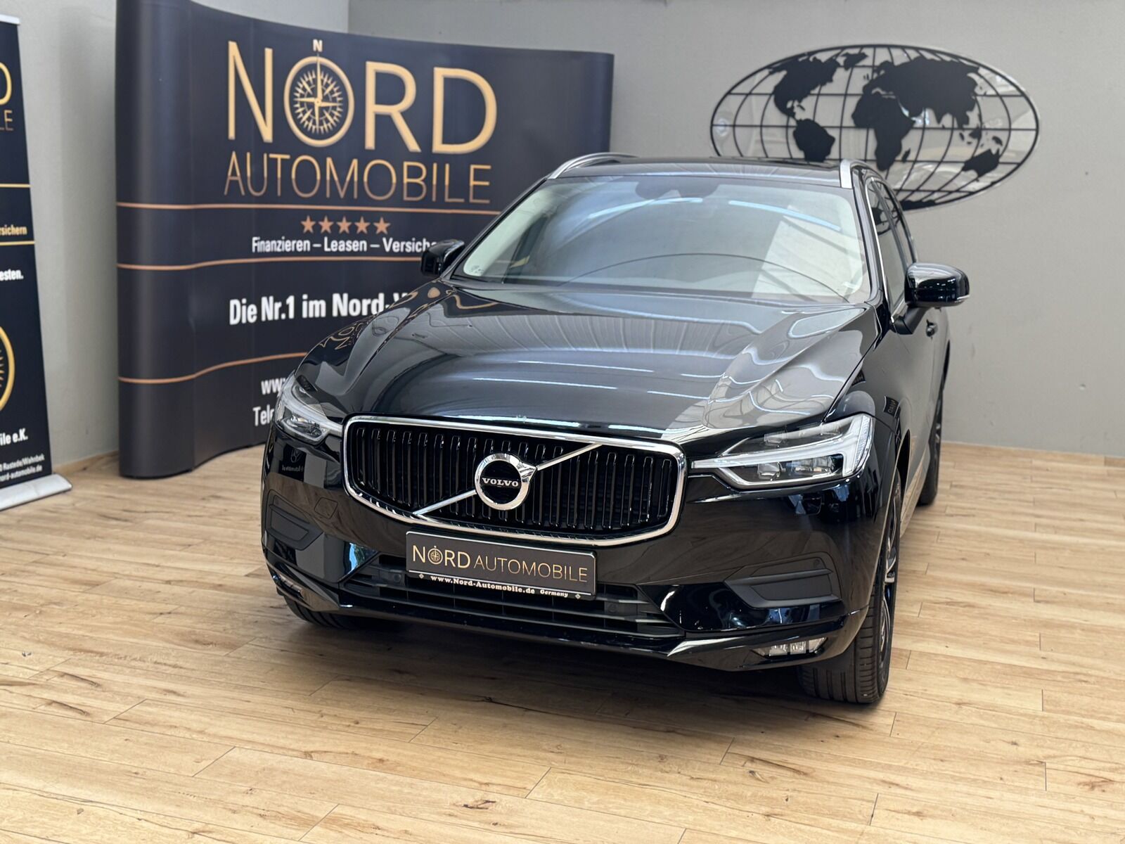 Volvo XC60 D4 Momentum *ACC*LEDER*KAM*LED*BLIS*19ZOLL*