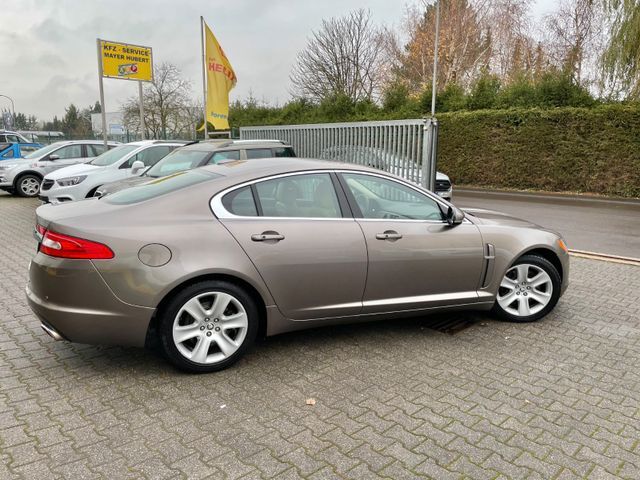 Jaguar XF 3.0 D V6 *NAVI*LEDER*LED*ALU*KAMERA*SHZ