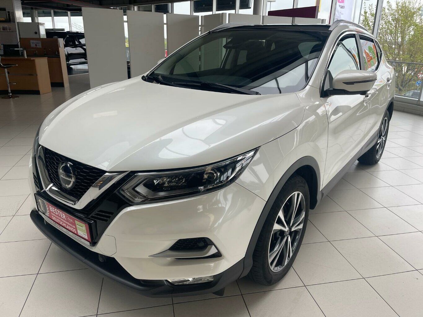 NISSAN Qashqai 1.3 DIG-T N-Connecta+Automatik+Navi+Pano