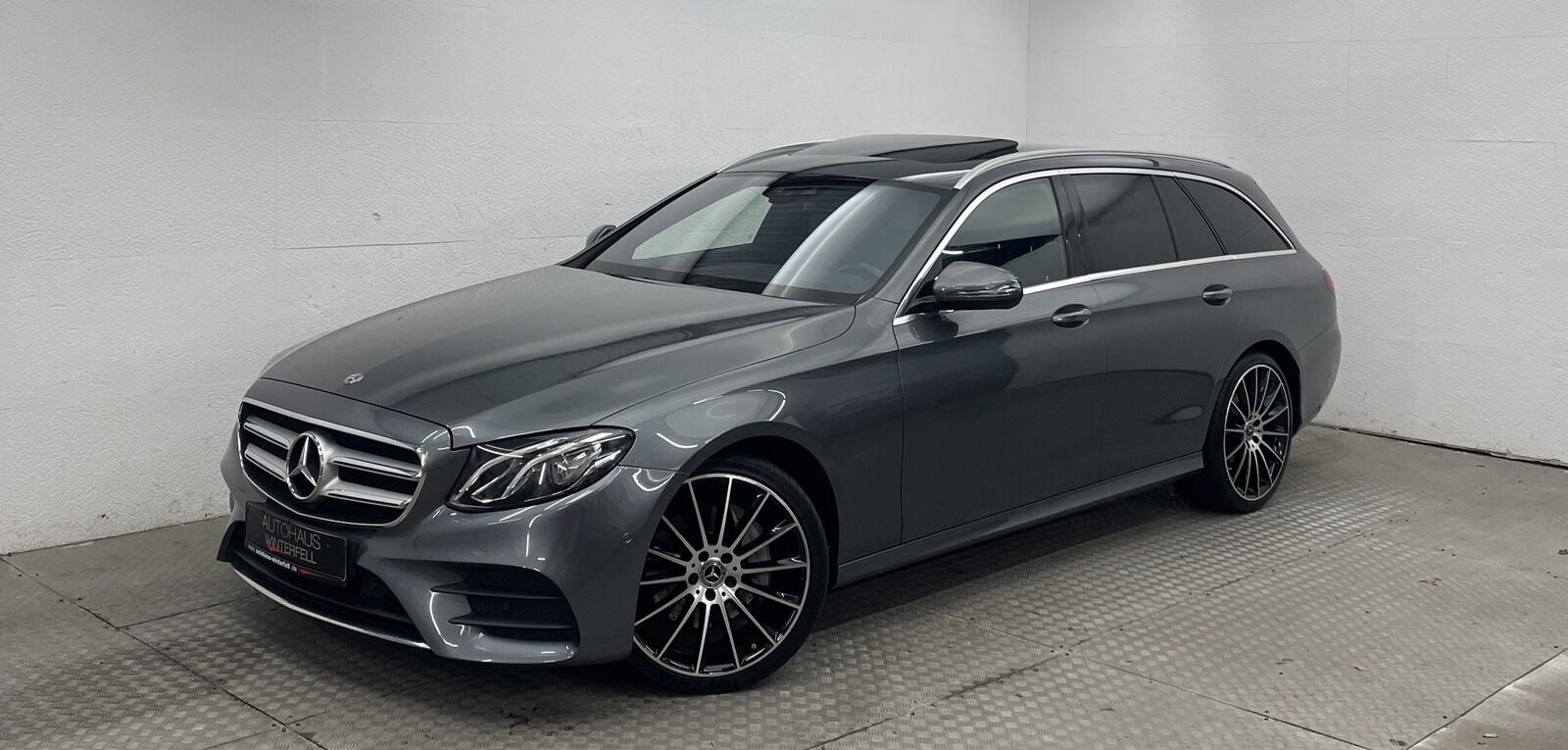 MERCEDES-BENZ E 220 d T 4M AMG ESD+AHK+20Z+BURMESTER+COMAND+