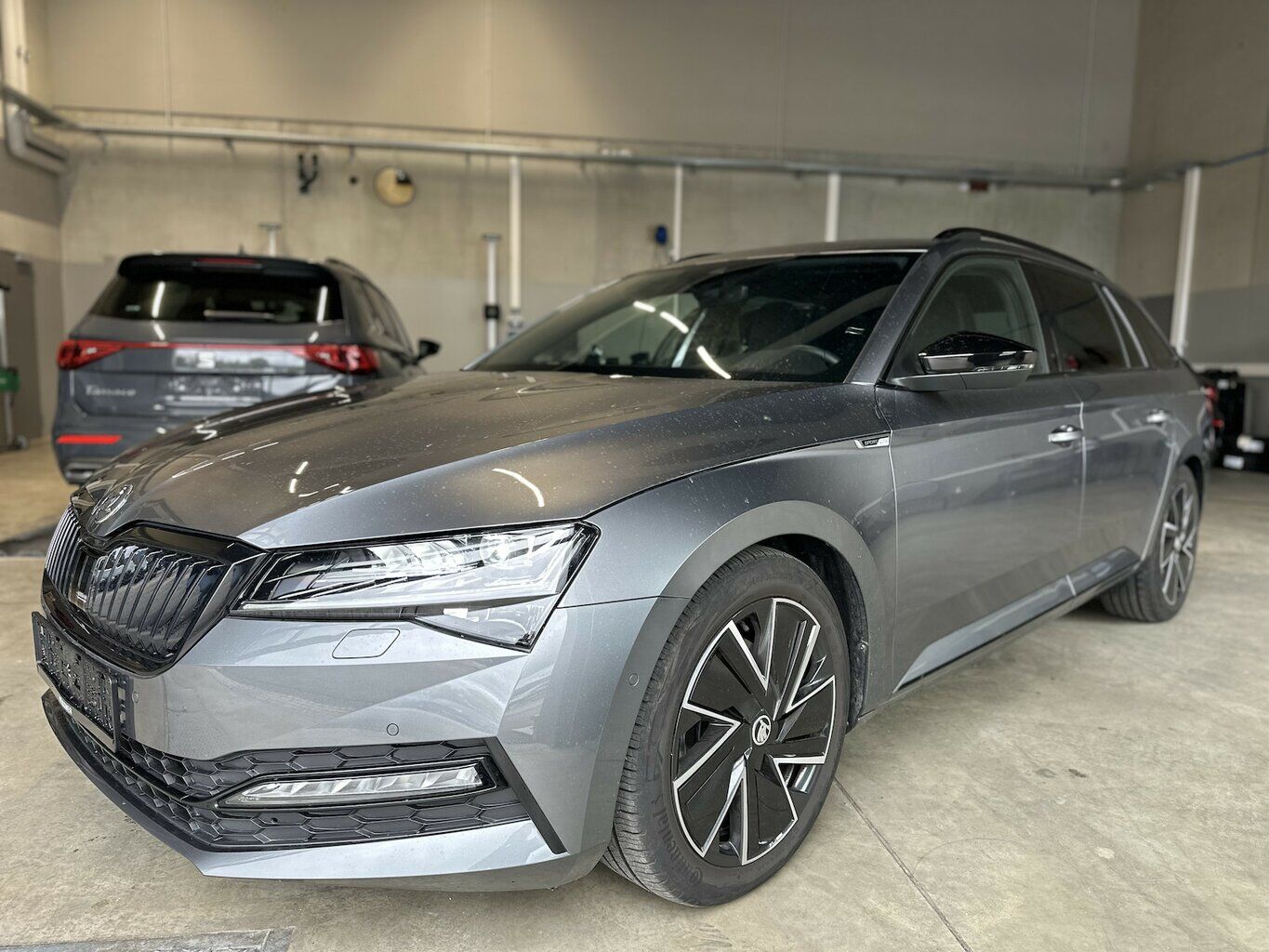 SKODA Superb Kombi 2,0TDI DSG 4x4 Sportline 4x SHZ