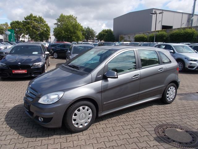 Mercedes-Benz B 180, Pano Dach, Navi Park Assistent Allwetter