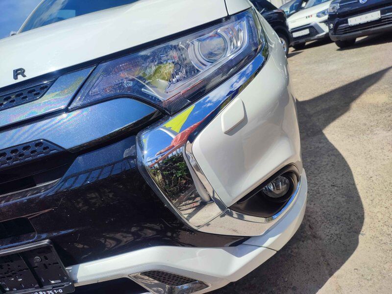 Mitsubishi Outlander 2.4 PHV 4WD Spirit Diamand Paket