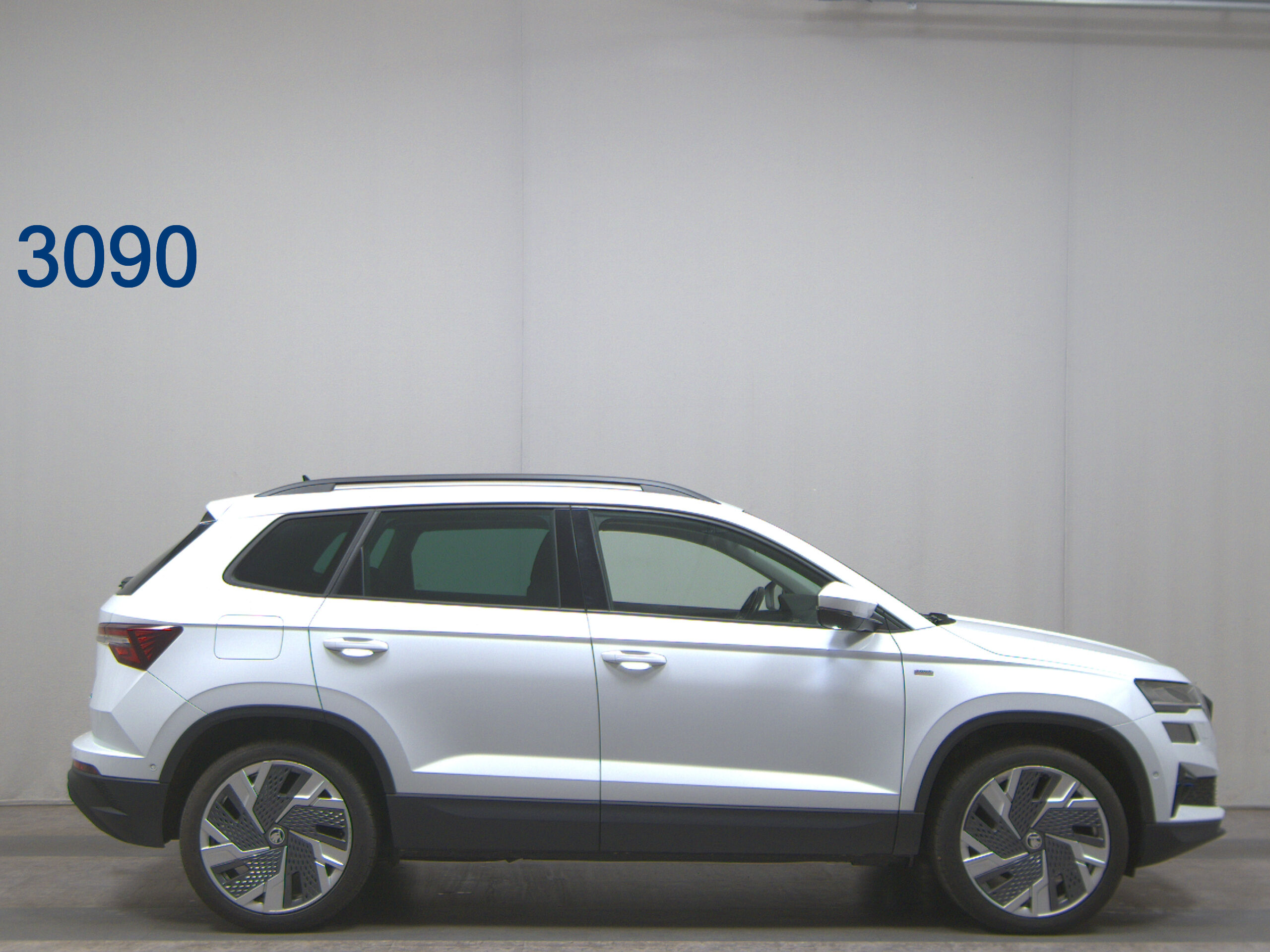 Skoda Karoq 2.0 TDI 4x4 Tour DCC Navi vc LED AHK ACC
