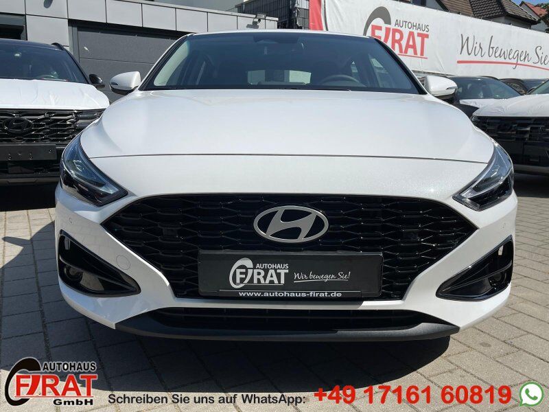 Hyundai i30 1,5 T-GDi FastBack PDC/R-Kamera/Navi/Digital Tacho