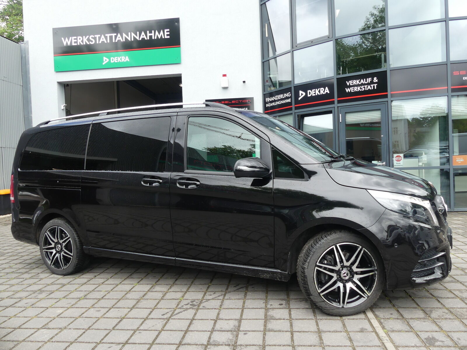 Mercedes-Benz V 300 d 4Matic AVANTG. AMG PANO/NIGHT/MBUX/STHZ/