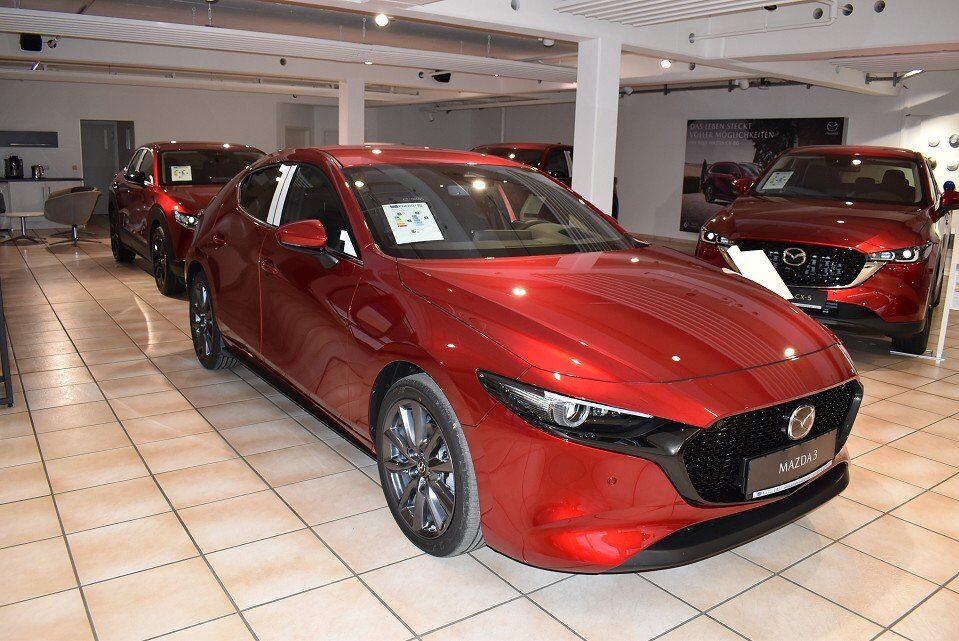 Mazda 3 2.5L e-SKYACTIV G 140ps Centre-line DESI