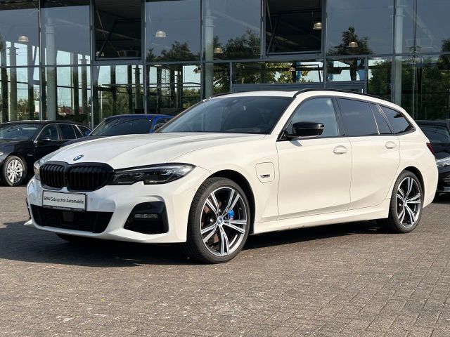 BMW 330 e xDrive Touring M Sport / Laserlicht