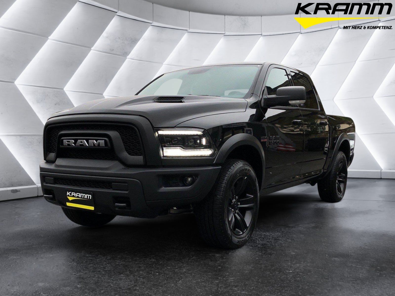 Dodge RAM 1500 Crew Cab Classic V8 Warlock 4x4 AHK Navi