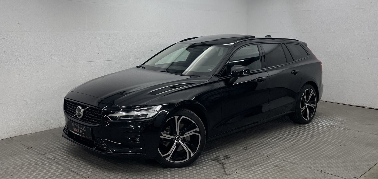 VOLVO V60 B4 PLUS DARK PANO+MEMO+H/K+360+GOOGLE+ACC+