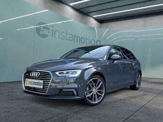 Fahrzeug AUDI E-tron undefined