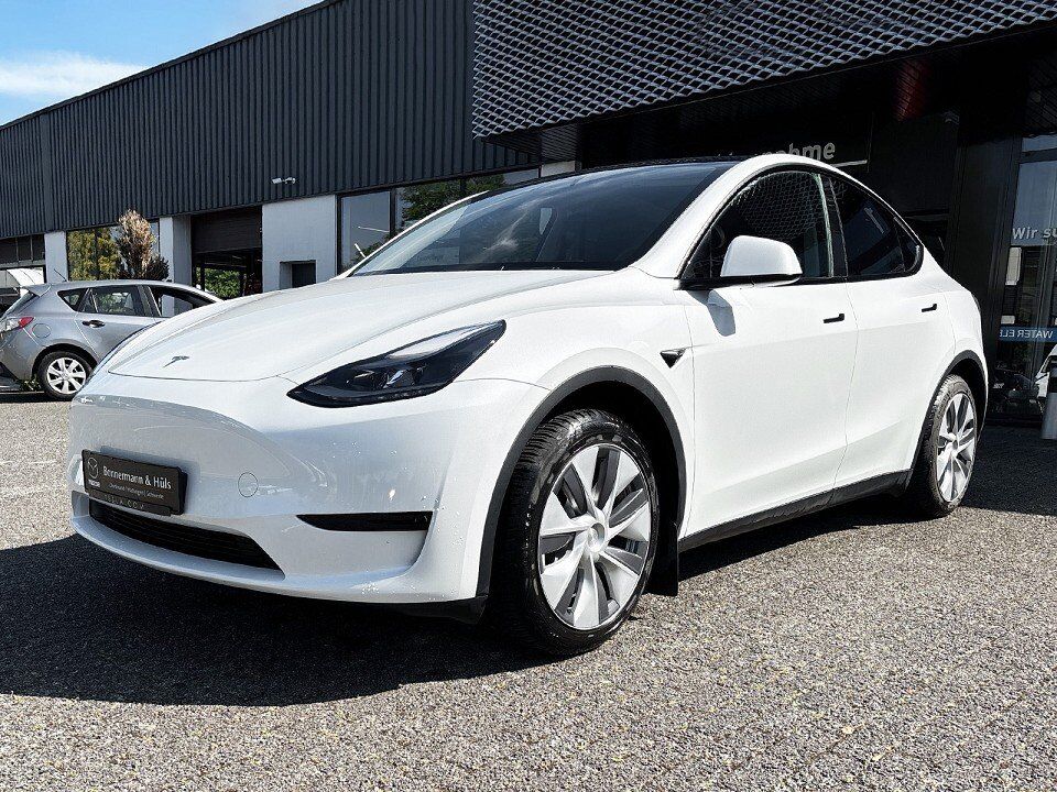 TESLA Model Y RWD