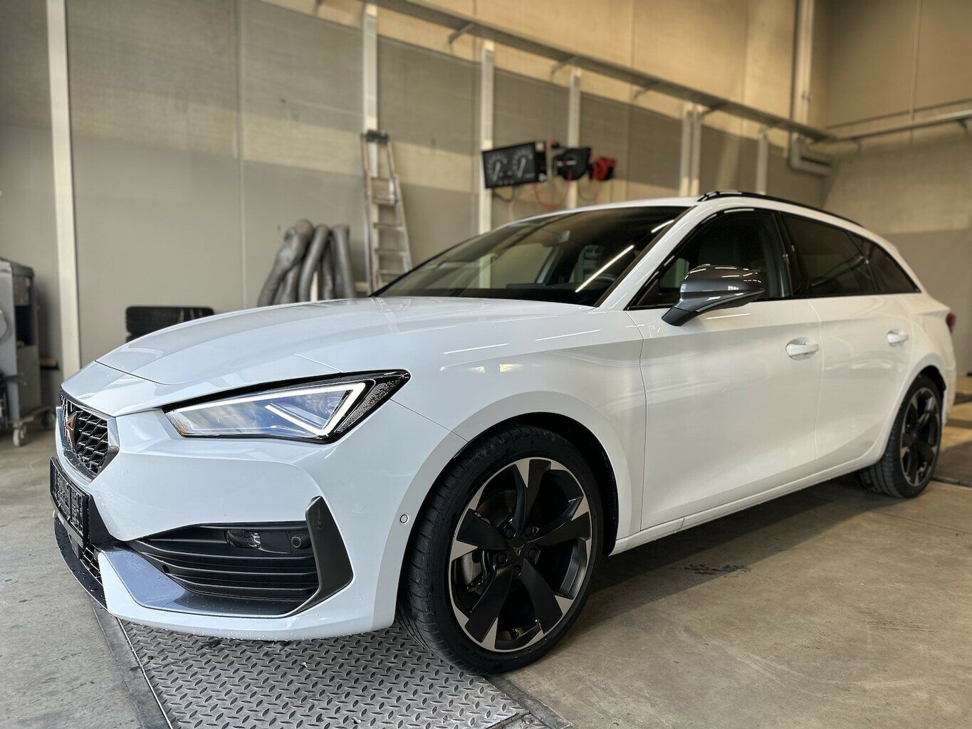 CUPRA Leon ST 1,5eTSI DSG Matrix AHK elekt.Heckkl.