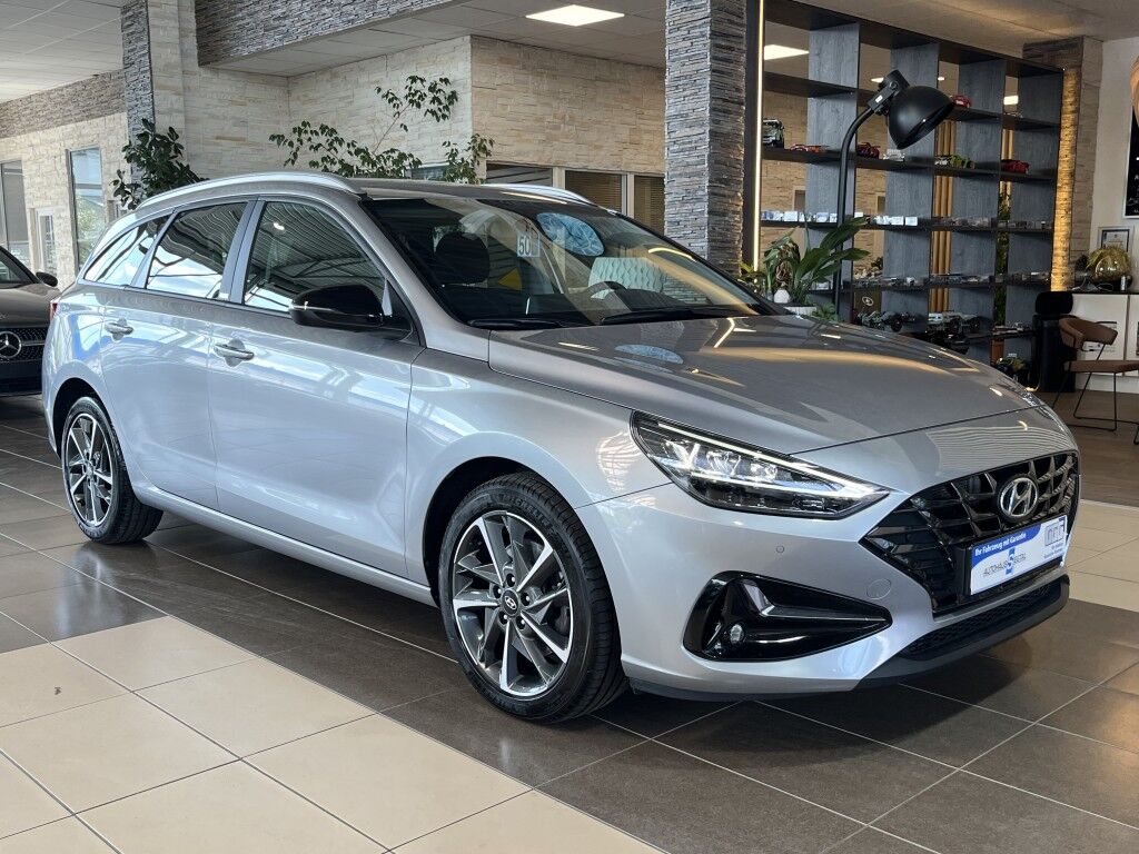 Hyundai i30 Edition 30+ LED Navi R.Cam SHZ PDC DAB+