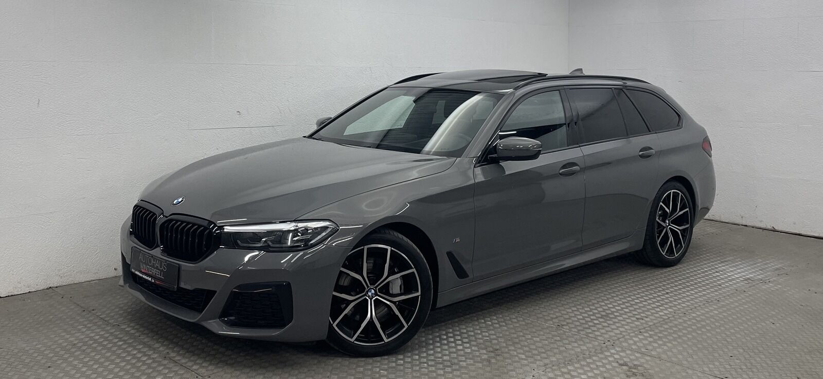 BMW 540 d xDrive Touring M SPORT PANO+HUD+MEMO+H/K+