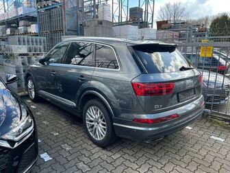 Fahrzeug AUDI Q7 undefined