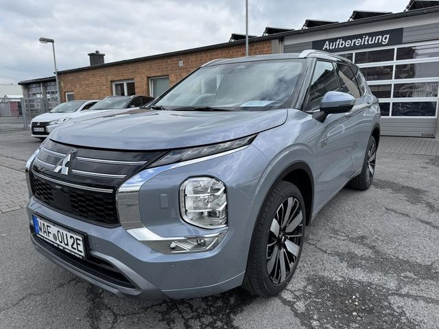 Mitsubishi Outlander 2.4 4WD TOP 360° HUD Pano 20 Zoll