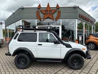 Fahrzeug LADA Niva undefined