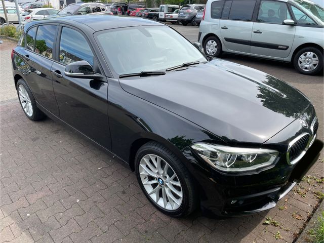 BMW 120i aut. Sport Navi LED AHK PDC Shz uvm