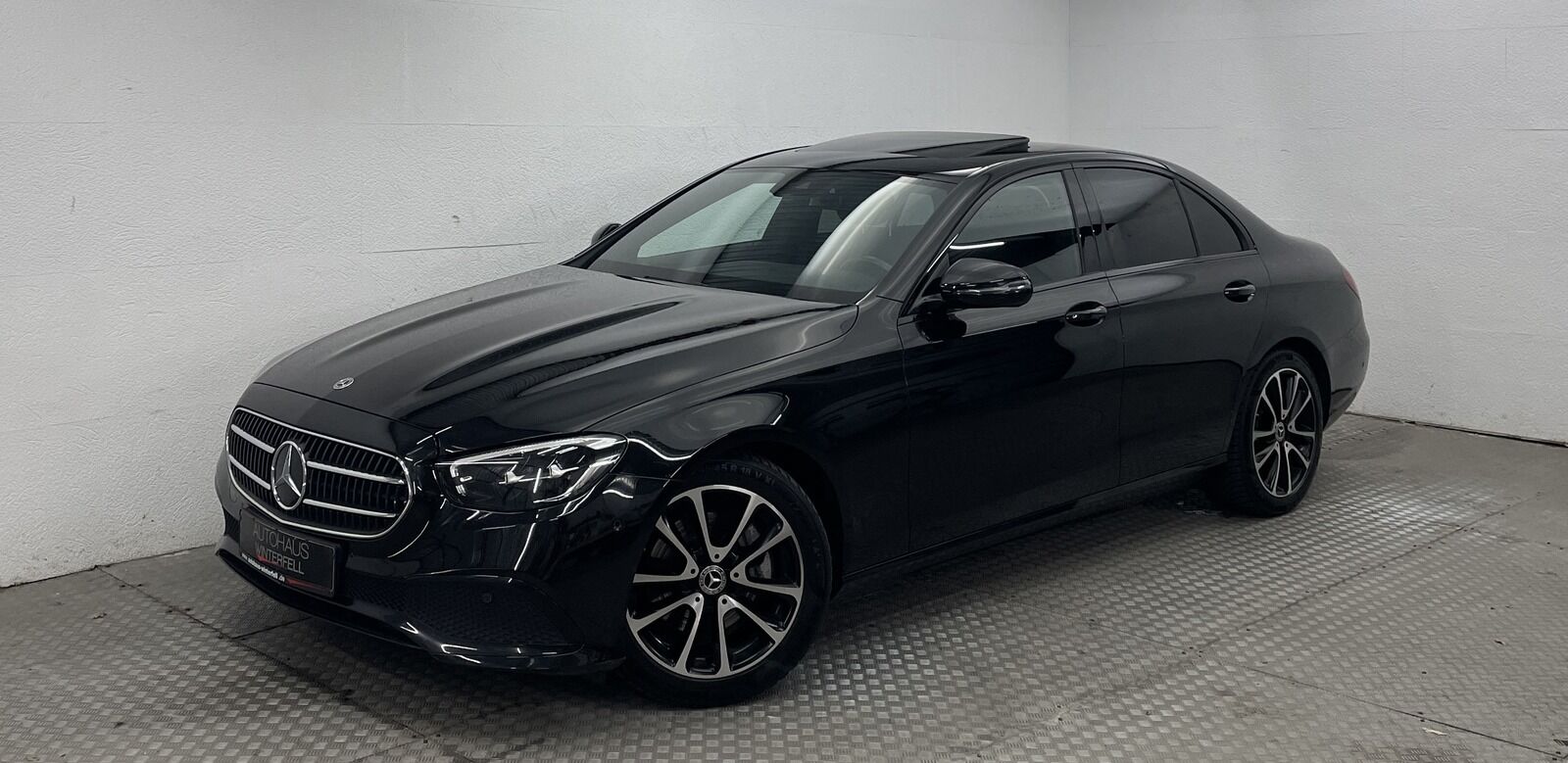 MERCEDES-BENZ E 220 d Avantgarde NIGHT ESD+KAMERA+AMBIENTE+LED