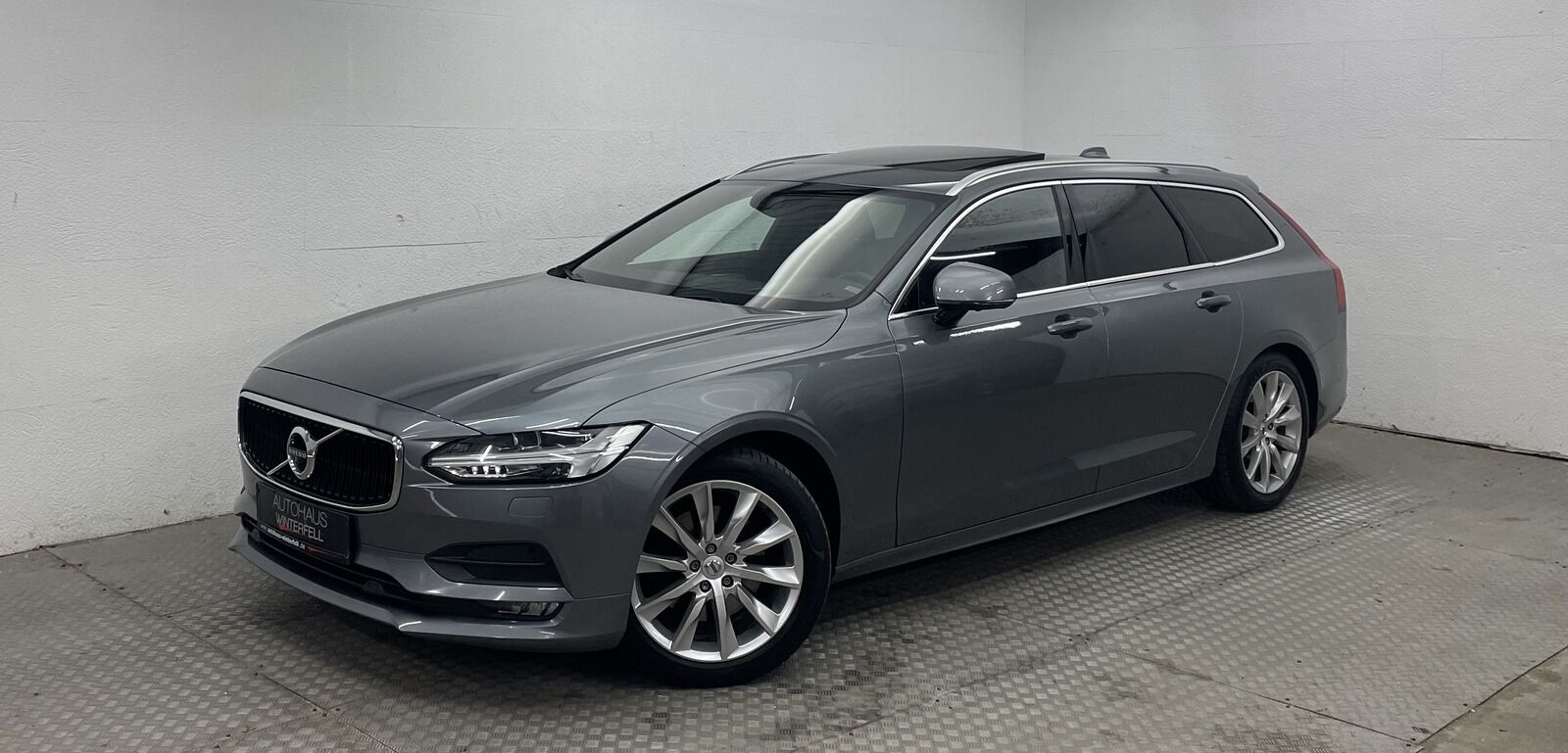 VOLVO V90 D4 PANO+AHK+MEMORY+360+HUD+STANDHEIZUNG+