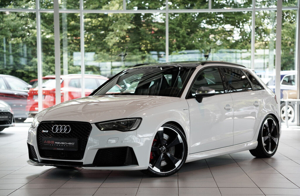 Audi RS3 Sportback q. *19 *Schale*Pano *ACC *B&O
