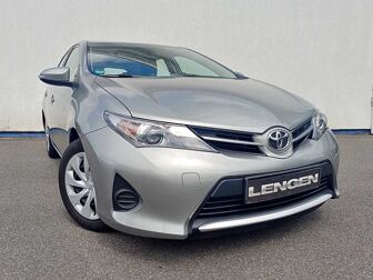 Fahrzeug TOYOTA Auris undefined