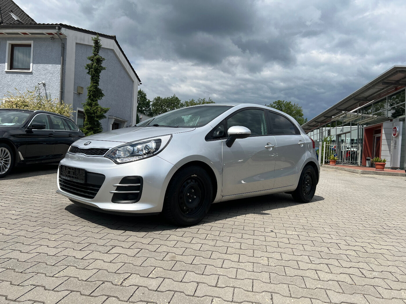Kia Rio 1.2 UEFA Euro 2016 *Sitzh. Alu PDC Kamera*
