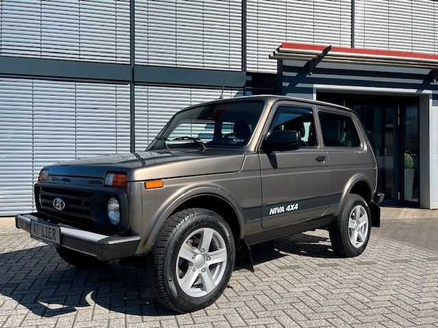 Lada Niva Legend 4x4 Taiga Top Zustand!