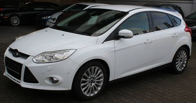 Ford Focus 1,6 Titanium Business 1.Hd beschädigt