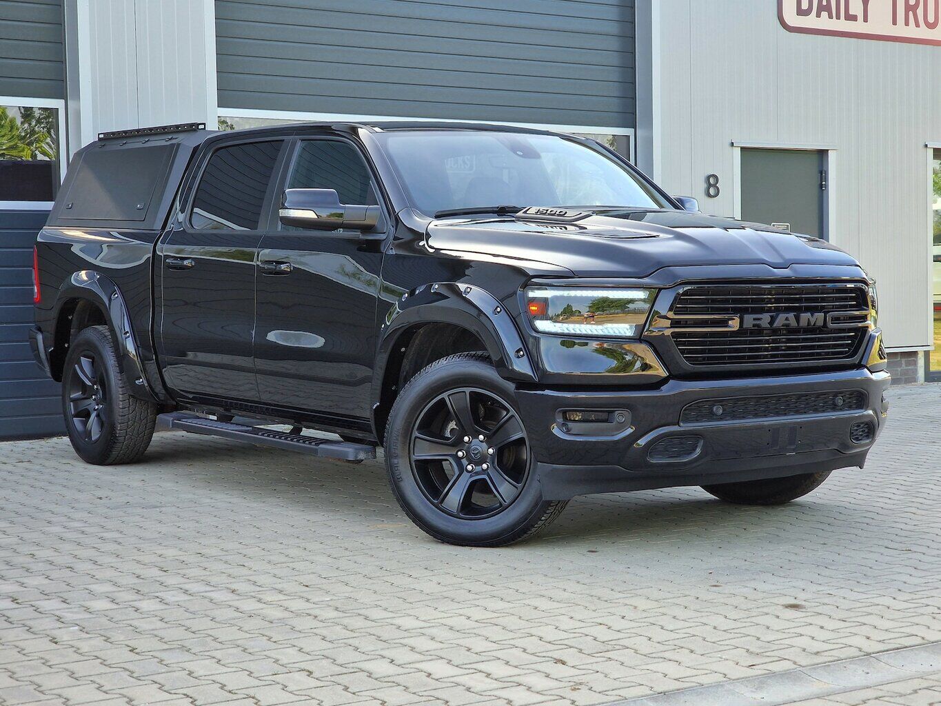 Dodge RAM 1500 5.7 4x4 Bighorn Night Hardtop AHK PDC