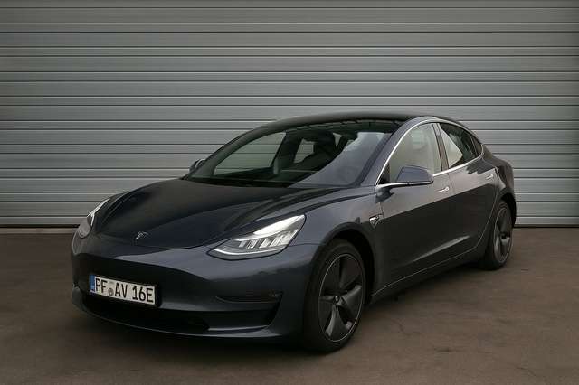 Tesla Model 3 Standard Range Plus LED Lederlenkrad Key
