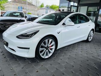 Fahrzeug TESLA Model 3 undefined