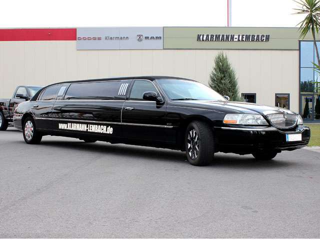 Lincoln Town Car Stretch Limousine