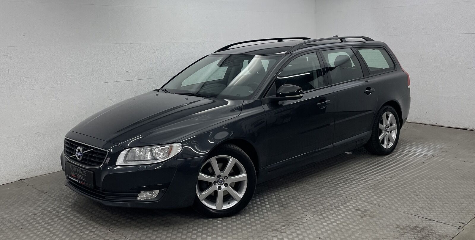 VOLVO V70 D4 LINJE SVART BI-XENON+PDC+NAVI+TEMPOMAT+