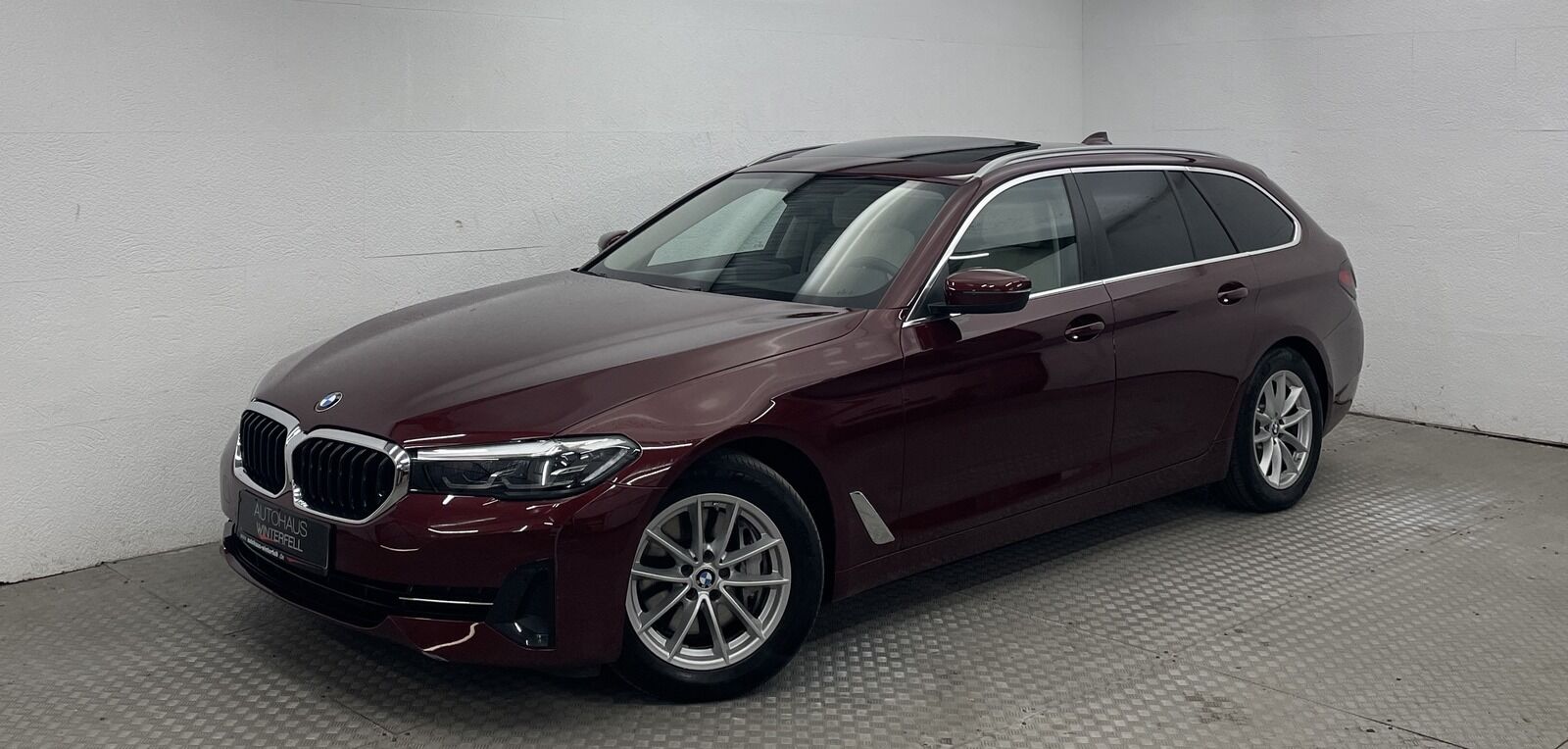 BMW 530 d xDrive Touring INDIVIDUAL+PANO+AHK+MEMO+