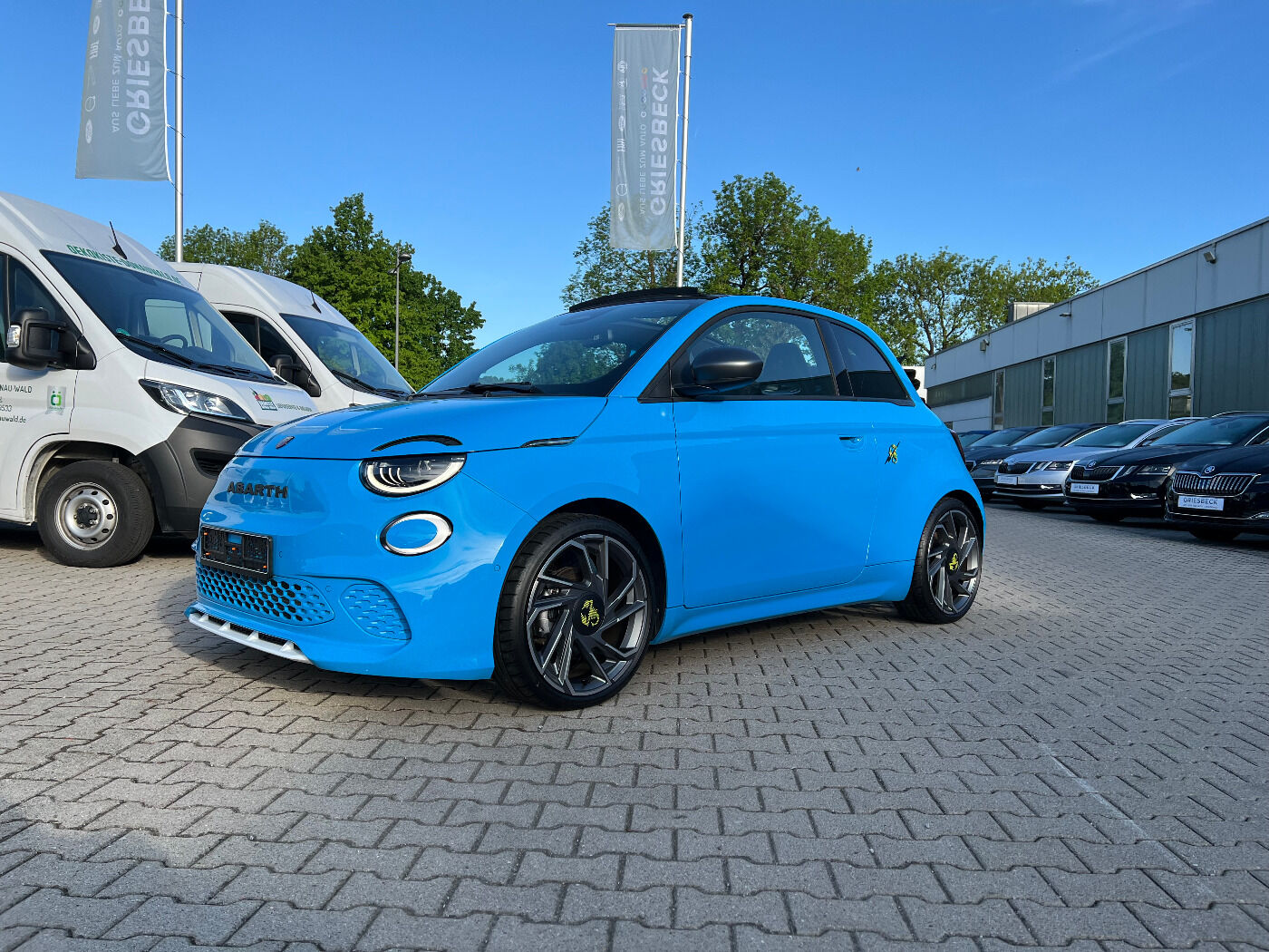 Abarth 500C Elektro Scorpionissima *LED Navi JBL Sitzh.