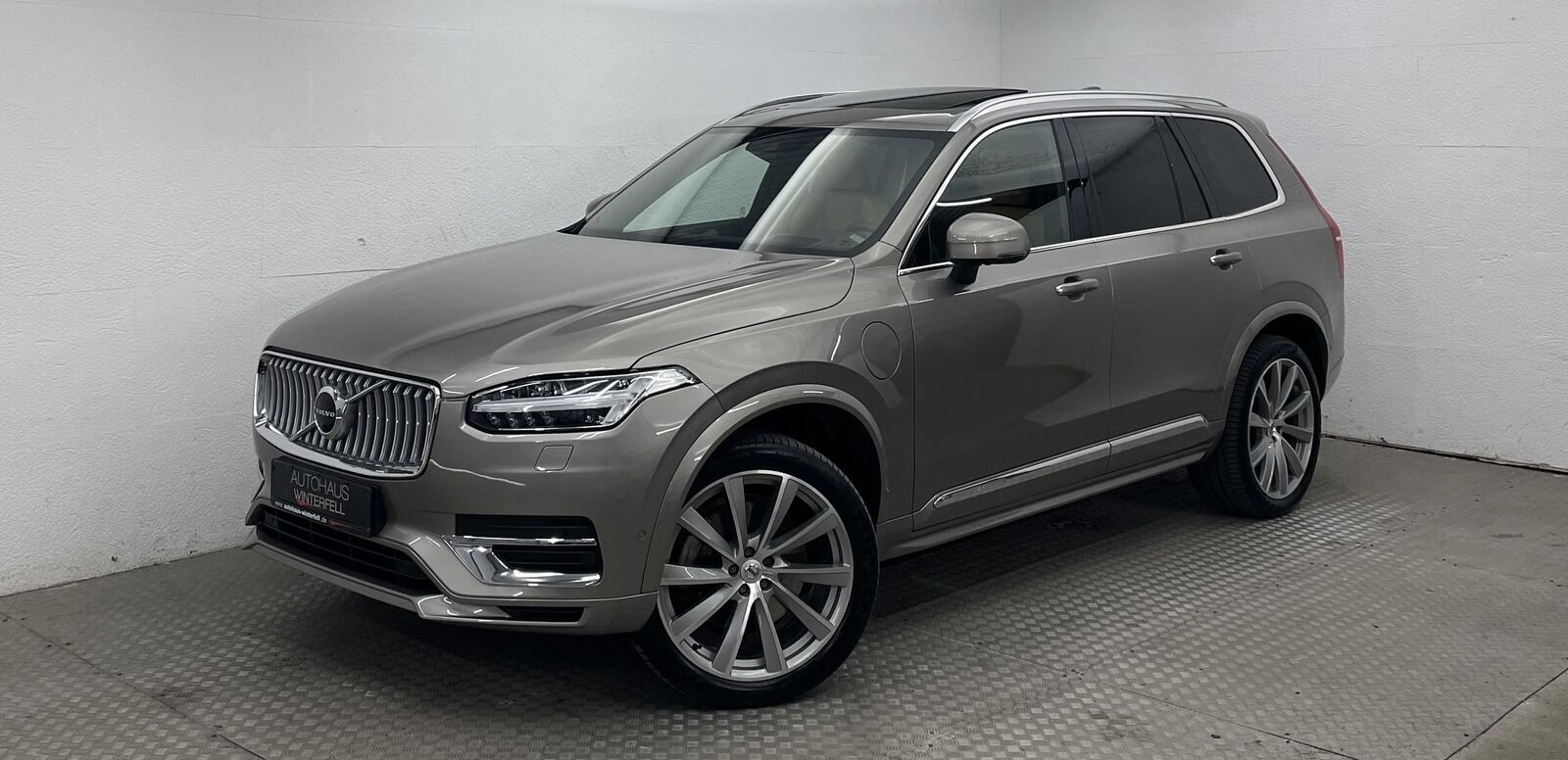VOLVO XC90 T8 PLUS BRIGHT RECH AWD 7SITZ+PANO+AHK+B&W+